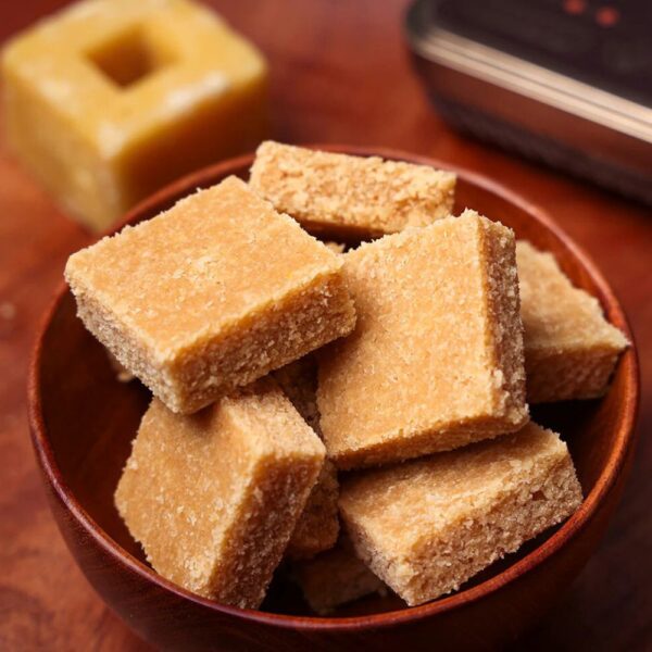 Nattu Sarkarai Coconut Barfi