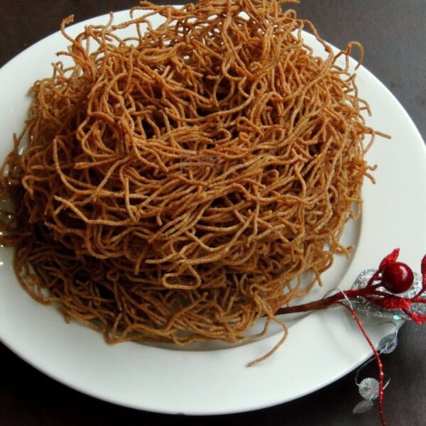 RAGI OMAPODI (finger millet sev)